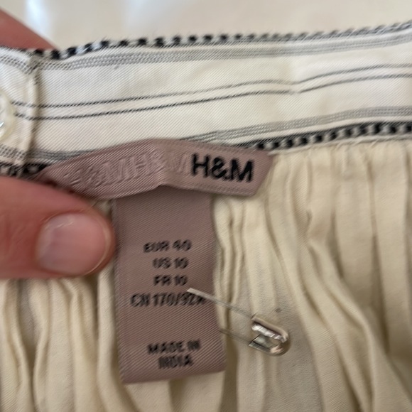 Early 2000s H&M fully lined Circle skirt - Picture 4 of 6